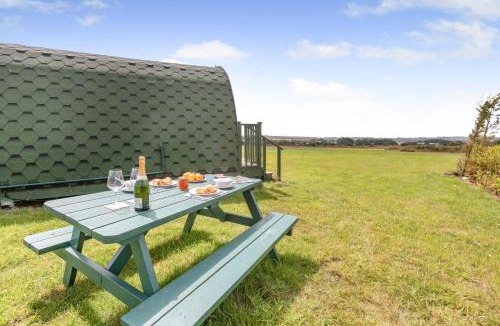 Carnbrea Cabin | 1 Bed in Four Lanes oc-b32769