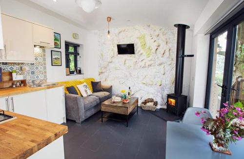 Abergavenny House | 1 Bed in Gilwern 75206