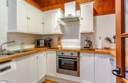 Waternish House | 1 Bed in Glendale CA073