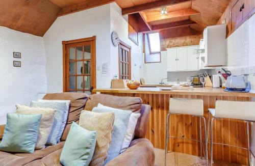 Waternish House | 1 Bed in Glendale CA073