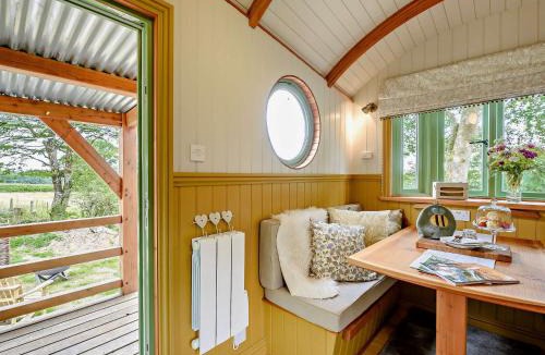 Black Torrington House | 1 Bed in Great Torrington 82862