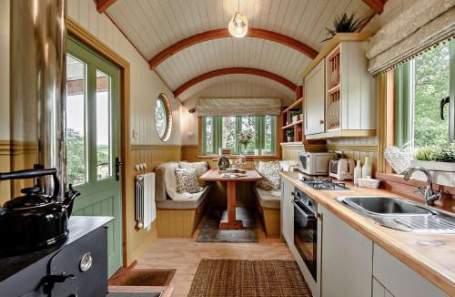 Black Torrington House | 1 Bed in Great Torrington 82862