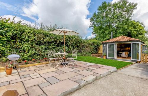 Blackford House | 1 Bed in Holton 83499