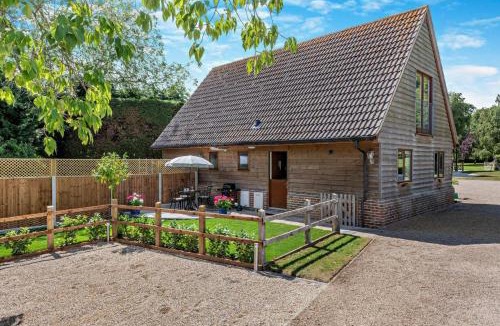 Frinton-on-Sea House | 1 Bed in Kirby-le-Soken oc-f29905