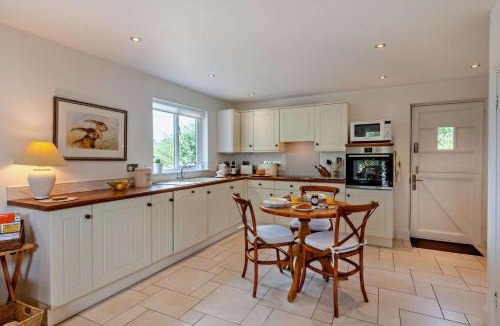 Frinton-on-Sea House | 1 Bed in Kirby-le-Soken oc-f29905