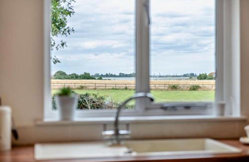 Frinton-on-Sea House | 1 Bed in Kirby-le-Soken oc-f29905