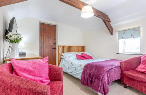 Black Torrington House | 1 Bed in Petrockstow 42982