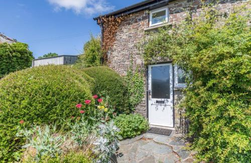 Black Torrington House | 1 Bed in Petrockstow 42982