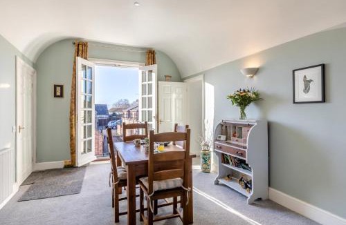 Queen Camel Apartment | 1 Bed in Queen Camel oc-c30506