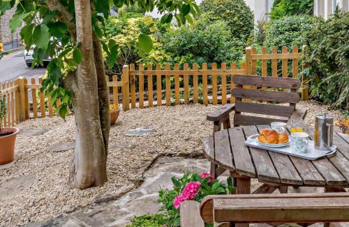 Rode House | 1 Bed in Rode 91715