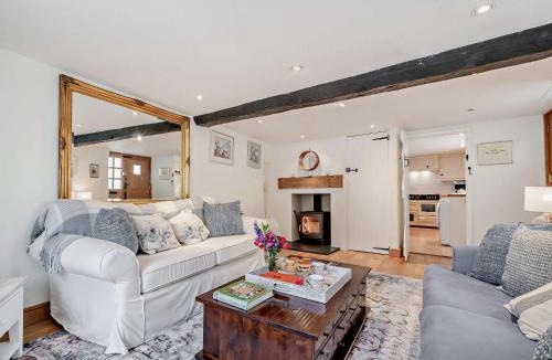 Rode House | 1 Bed in Rode 91715