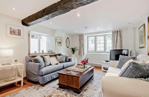 Rode House | 1 Bed in Rode 91715