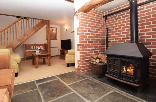 Black Torrington House | 1 Bed in Shebbear HIHID