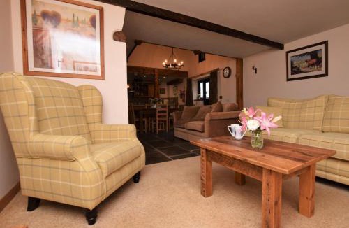 Black Torrington House | 1 Bed in Shebbear HIHID