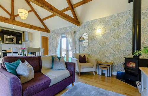 Pitchcombe House | 1 Bed in Sheriffs Lench 89306