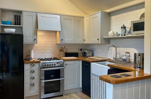 Watermillock House | 1 Bed in Watermillock 94069