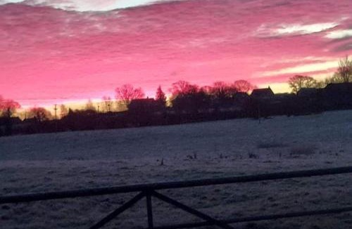 Westbrook Court House | 1 Bed Lodge-Sleeps 4-Pet Friendly-Free Parking