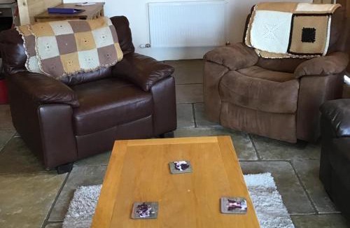 Westbrook Court House | 1 Bed Lodge-Sleeps 4-Pet Friendly-Free Parking