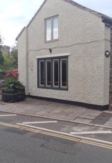 Caerleon Apartment | 1 Bed Loft - Sleeps 2 - Parking - Wifi