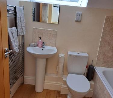 Caerleon Apartment | 1 Bed Loft - Sleeps 2 - Parking - Wifi