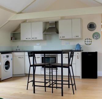 Caerleon Apartment | 1 Bed Loft - Sleeps 2 - Parking - Wifi