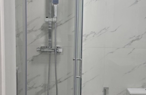 Emerson Park House | 1 Bed Luxuryhouse - Sleeps 2 - Garden, Wifi, Prkng