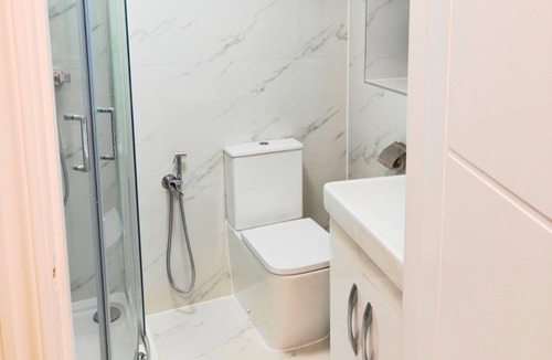 Emerson Park House | 1 Bed Luxuryhouse - Sleeps 2 - Garden, Wifi, Prkng