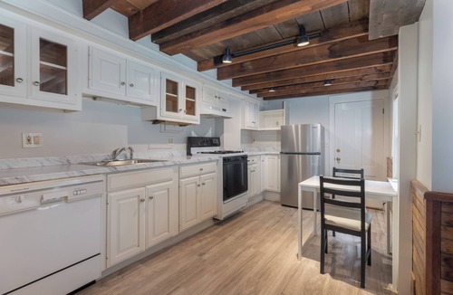 Thompson Square - Bunker Hill Apartment | 1 Bed + Office Duplex Located a short Walk in Ideal Location!