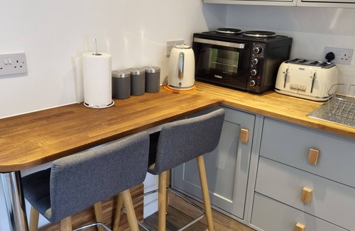 Bobbing Apartment | 1 bed self-contained annex, with off-road parking.