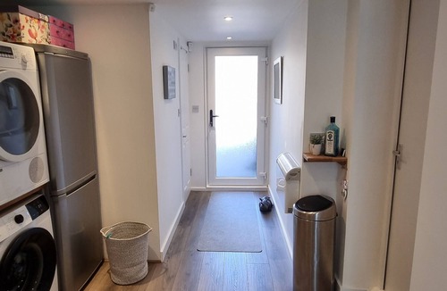 Bobbing Apartment | 1 bed self-contained annex, with off-road parking.