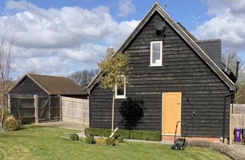 Hitchin House | 1-Bed - Sleeps 2 - Pet Friendly w Parking