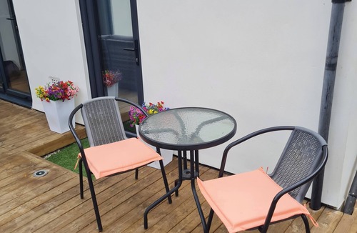 Old Harlow Apartment | 1 Bed Sleeps 2 with Private Garden