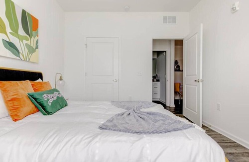 Orange Park Apartment | 1 Bed Sleeps 4 +Pool+Gym+Pet+EV