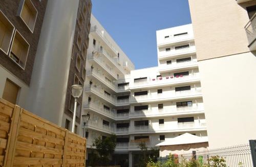 Bobigny Apartment | 1 Bed Studio Sleeps 2 - Pets Ok - Tv & WiFi