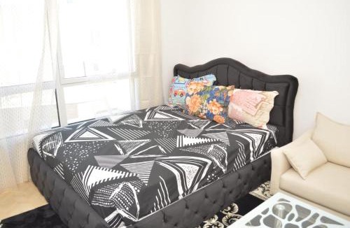 Bobigny Apartment | 1 Bed Studio Sleeps 2 - Pets Ok - Tv & WiFi