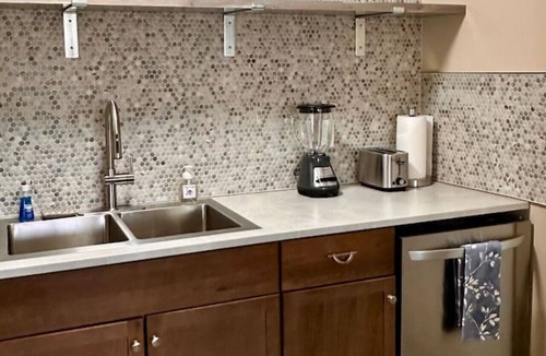 Las Cruces Apartment | 1 bed W/D in unit, soaker tub near Field of Dreams