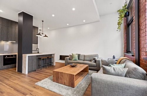 Melbourne Central Business District Apartment | 1-Bed Warehouse Conversion in Melbourne CBD