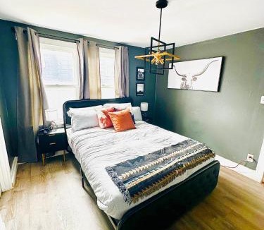 Russell House | 1 Bed1 Bath Condo wKitchenLR-Sleeps up to 4PP