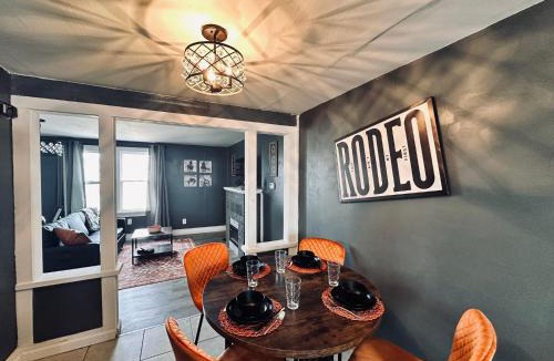 Russell House | 1 Bed1 Bath Condo wKitchenLR-Sleeps up to 4PP