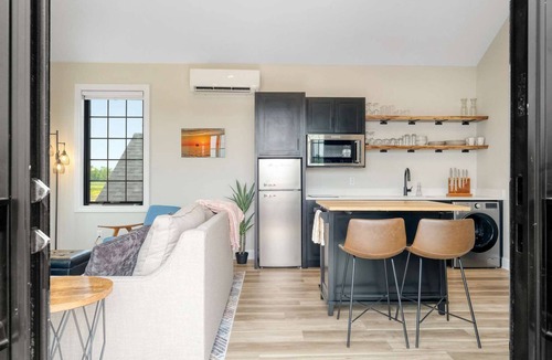 Ottawa House | 1 Bedroom, 1 Bath Rooftop retreat.