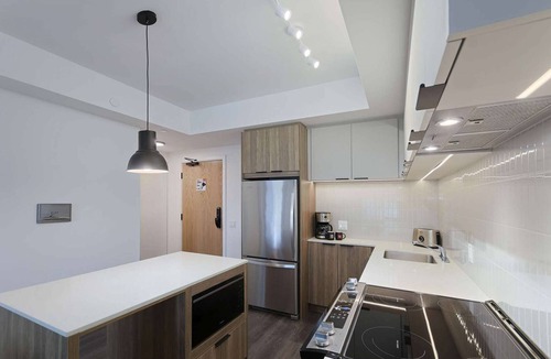 Downtown Mississauga Apartment | 1 Bedroom/1 Bathroom Suite