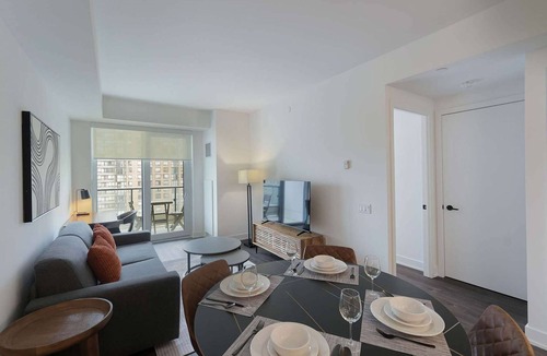 Downtown Mississauga Apartment | 1 Bedroom/1 Bathroom Suite