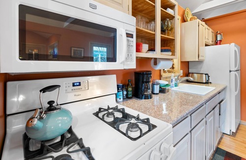 Historic Railroad District Hotel | 1 bedroom, 1 bathroom cottage with sleeper sofa & full kitchen.