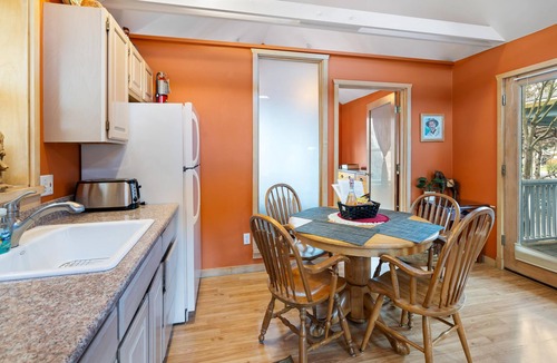 Historic Railroad District Hotel | 1 bedroom, 1 bathroom cottage with sleeper sofa & full kitchen.