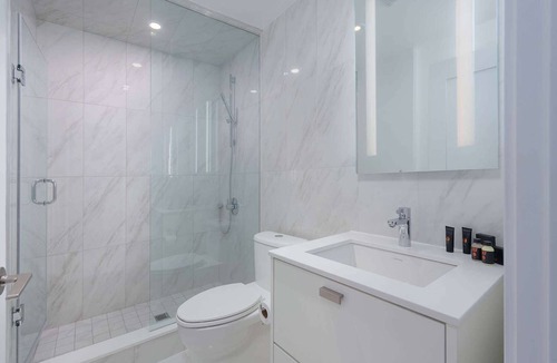 Wellington Place Apartment | 1 Bedroom/1 Bathroom Suite