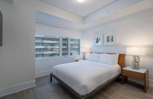 Wellington Place Apartment | 1 Bedroom/1 Bathroom Suite