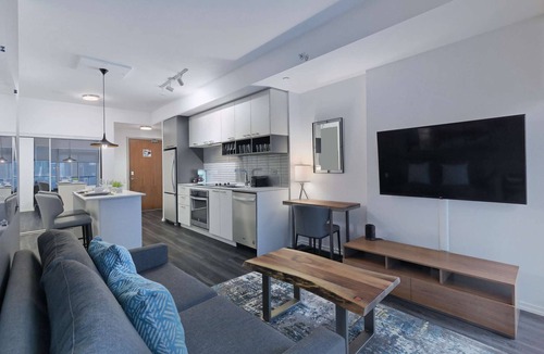 Bay Street Corridor Apartment | 1 Bedroom/1 Bathroom Suite