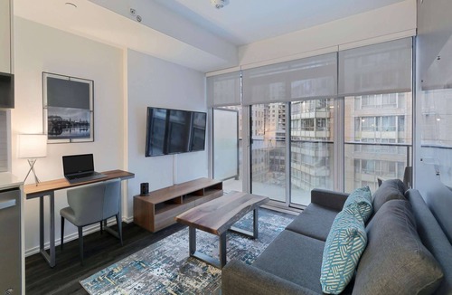 Bay Street Corridor Apartment | 1 Bedroom/1 Bathroom Suite