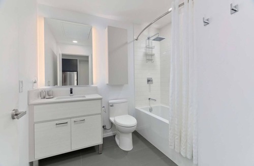 Bay Street Corridor Apartment | 1 Bedroom/1 Bathroom Suite