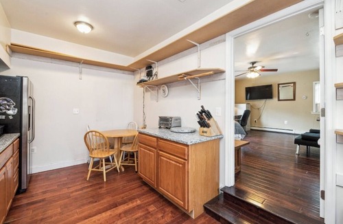 Parkville Apartment | 1 bedroom, 1 full bath shower, double vanity, full kitchen, eat in kitchen, deck